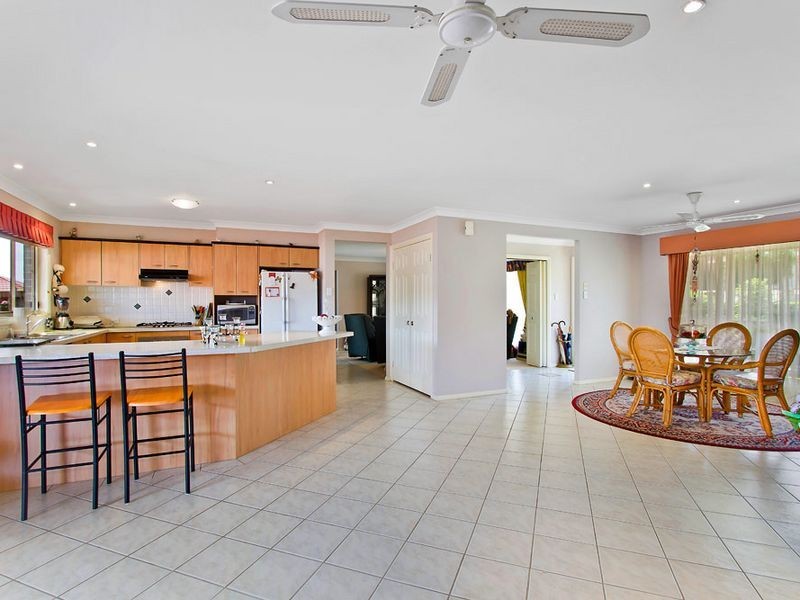 35 Scarborough Place, Bateau Bay NSW 2261