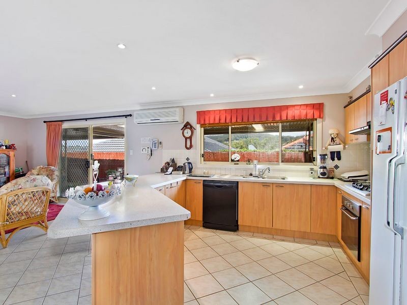 35 Scarborough Place, Bateau Bay NSW 2261