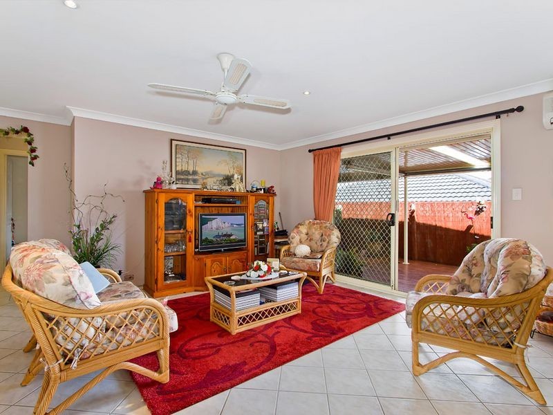 35 Scarborough Place, Bateau Bay NSW 2261