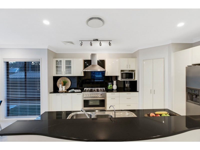 16 Hinemoa Avenue, Killarney Vale NSW 2261