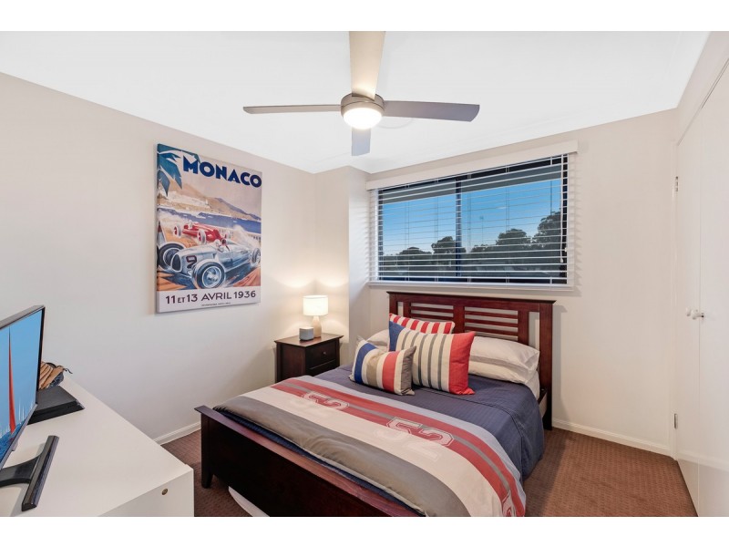 16 Hinemoa Avenue, Killarney Vale NSW 2261