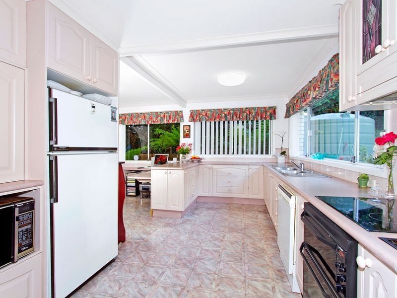 17 Vista Parade, Bateau Bay NSW 2261