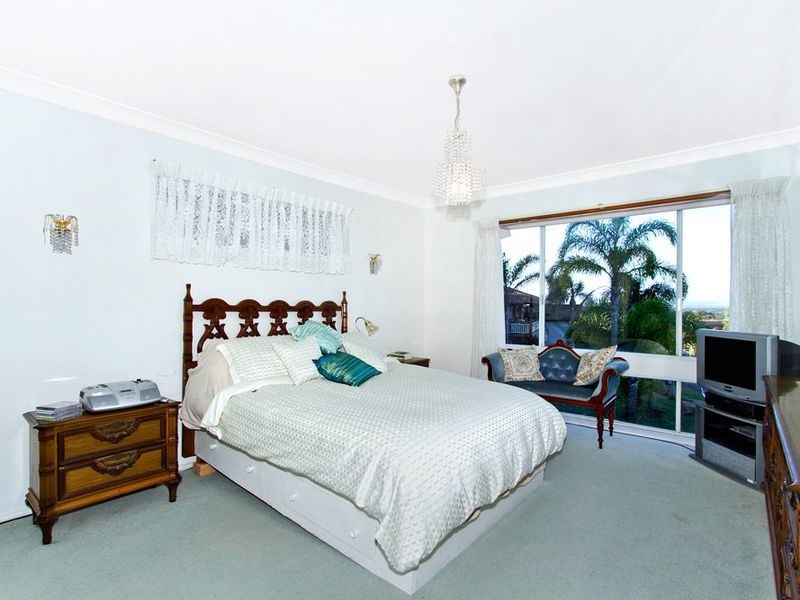 17 Vista Parade, Bateau Bay NSW 2261