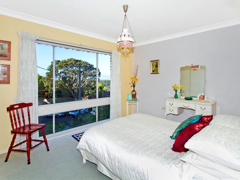 17 Vista Parade, Bateau Bay NSW 2261