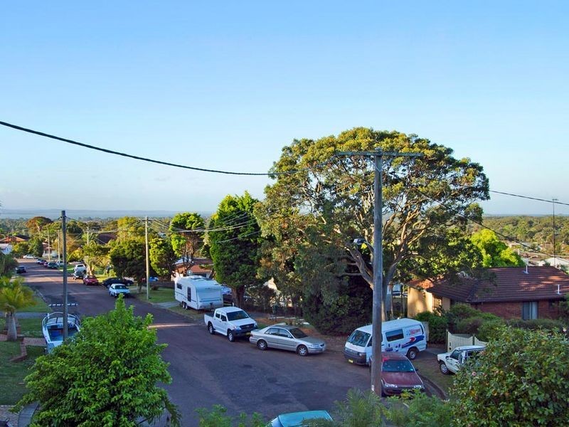 17 Vista Parade, Bateau Bay NSW 2261