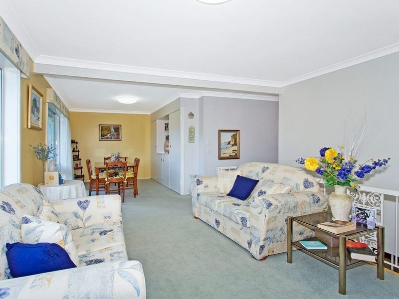 17 Vista Parade, Bateau Bay NSW 2261