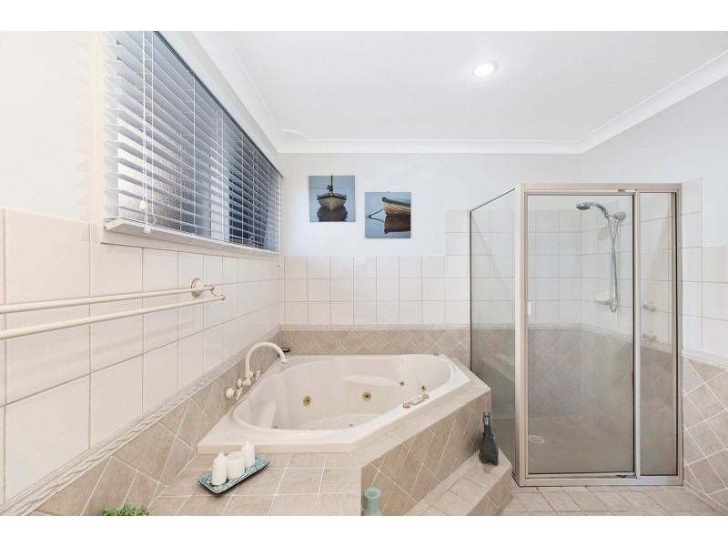 52 Promenade Avenue, Bateau Bay NSW 2261