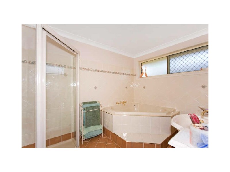 4 Papala Avenue, Bateau Bay NSW 2261