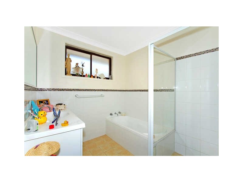 3 Gladys Ave, Berkeley Vale NSW 2261