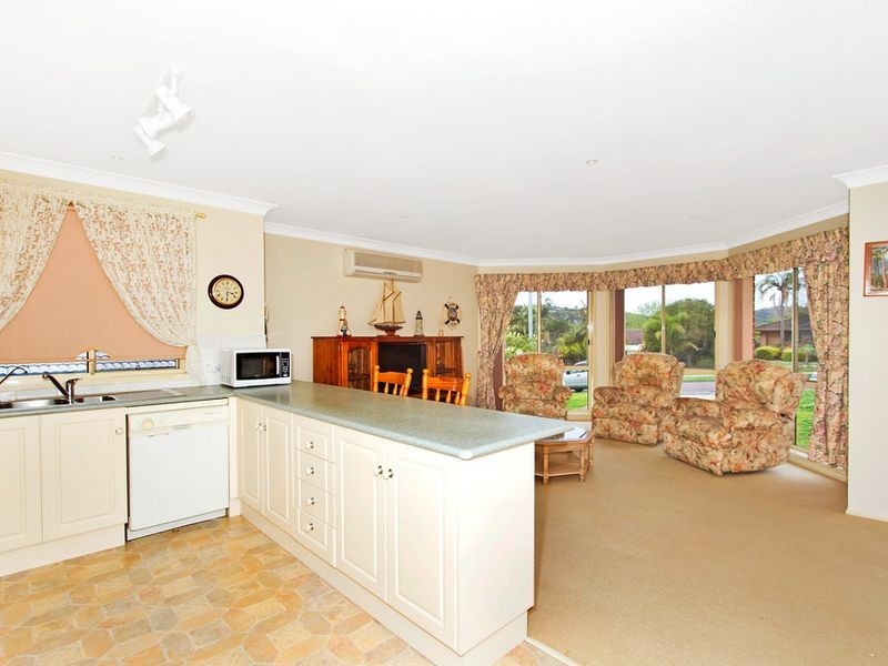 1/3 Mossman Avenue, Bateau Bay NSW 2261