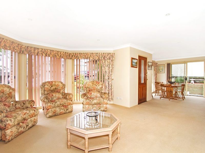 1/3 Mossman Avenue, Bateau Bay NSW 2261