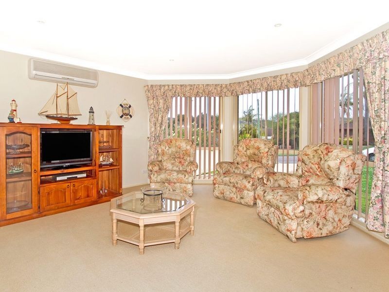 1/3 Mossman Avenue, Bateau Bay NSW 2261