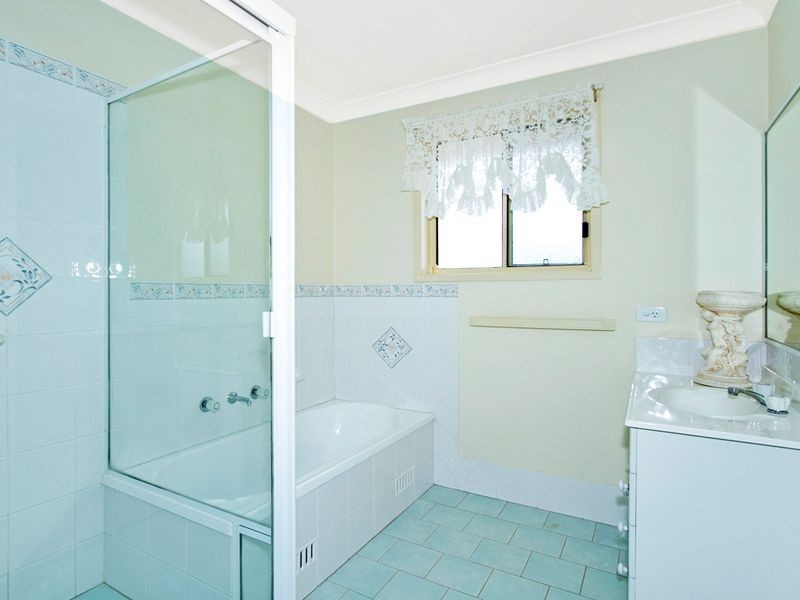 1/3 Mossman Avenue, Bateau Bay NSW 2261
