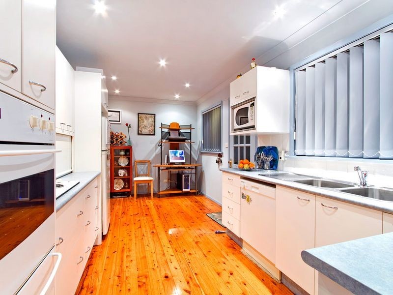 10 Anglers Dr, Bateau Bay NSW 2261