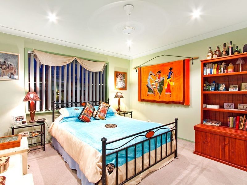 10 Anglers Dr, Bateau Bay NSW 2261