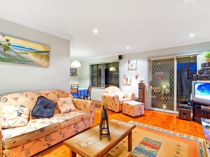 10 Anglers Dr, Bateau Bay NSW 2261