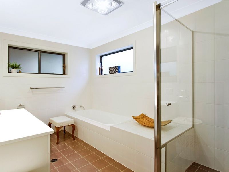 10 Masefield Ave, Bateau Bay NSW 2261