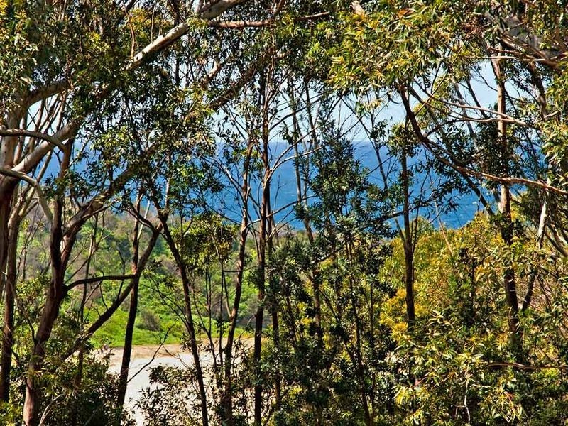 30 Reserve Drive, Bateau Bay NSW 2261