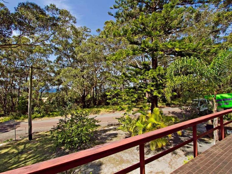 30 Reserve Drive, Bateau Bay NSW 2261
