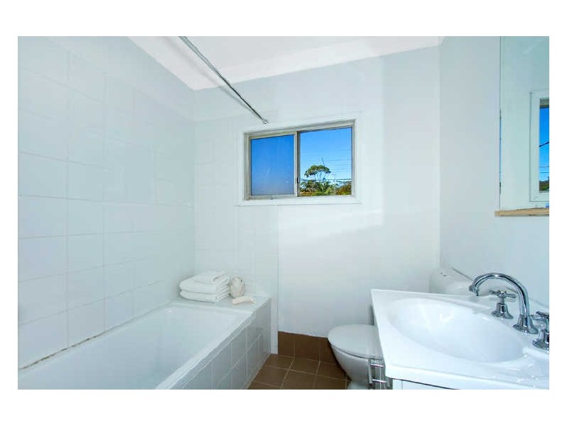 17 Hillcrest Avenue, Bateau Bay NSW 2261