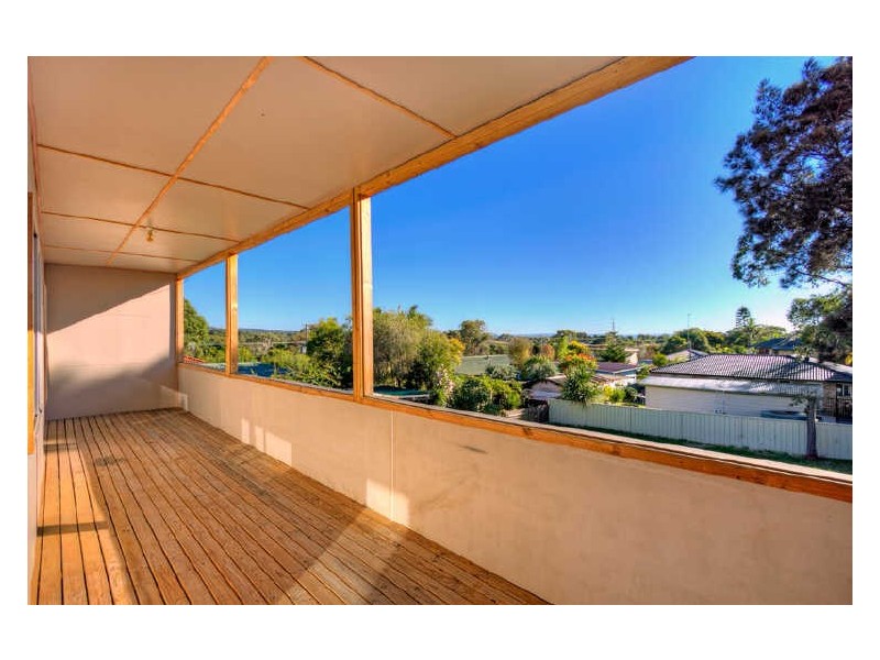 17 Hillcrest Avenue, Bateau Bay NSW 2261