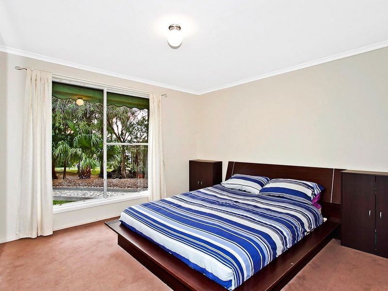 5 Carnation Cl, Bateau Bay NSW 2261