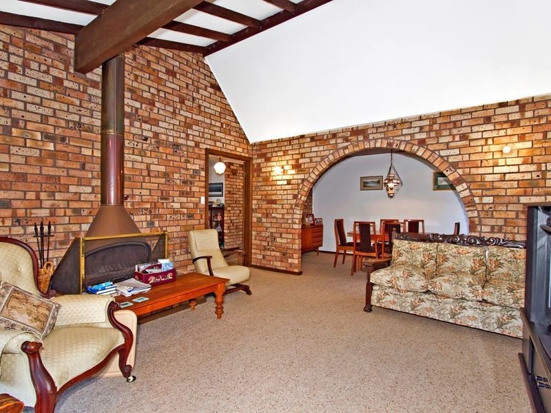 12 Pasadena Avenue, Bateau Bay NSW 2261