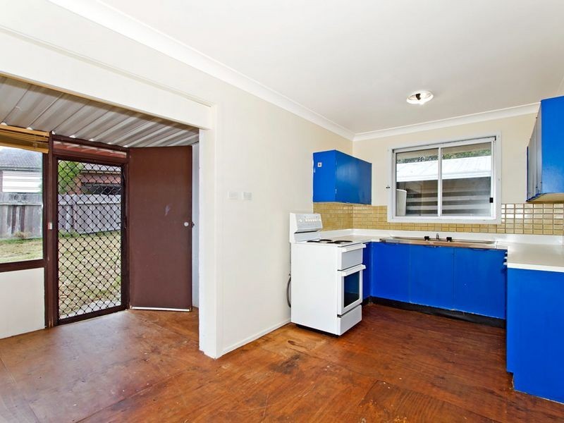 596 Coleridge Rd, Bateau Bay NSW 2261