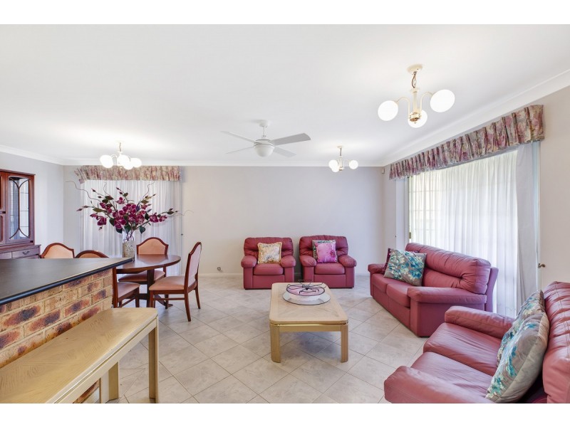 246 Cresthaven Avenue, Bateau Bay NSW 2261