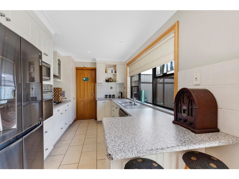 2/27 Marlowe Road, Bateau Bay NSW 2261