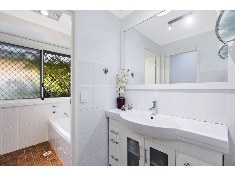 12 Premier Way, Bateau Bay NSW 2261