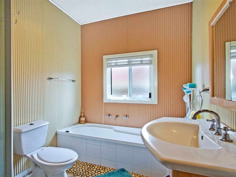 193 Bateau Bay Road, Bateau Bay NSW 2261