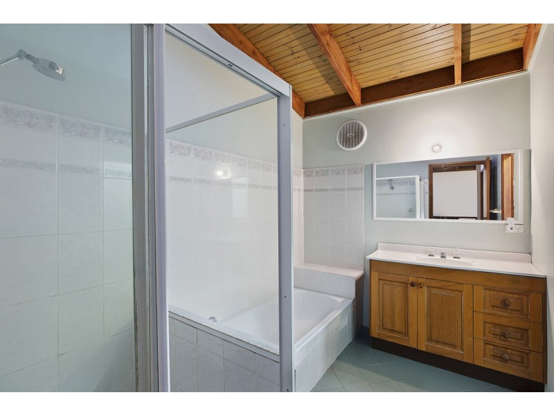 20 Northview Drive, Bateau Bay NSW 2261