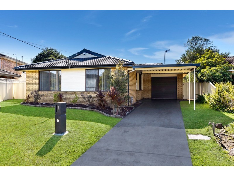 7 Adrian Close, Bateau Bay NSW 2261