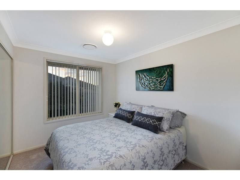 16 Bataan Circuit, Bateau Bay NSW 2261