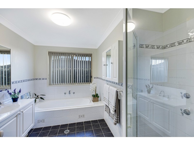 16 Bataan Circuit, Bateau Bay NSW 2261