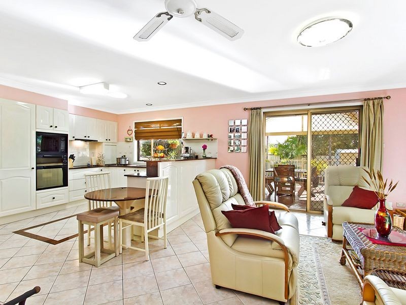 11 Bosun Close, Bateau Bay NSW 2261