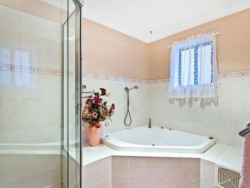 11 Bosun Close, Bateau Bay NSW 2261