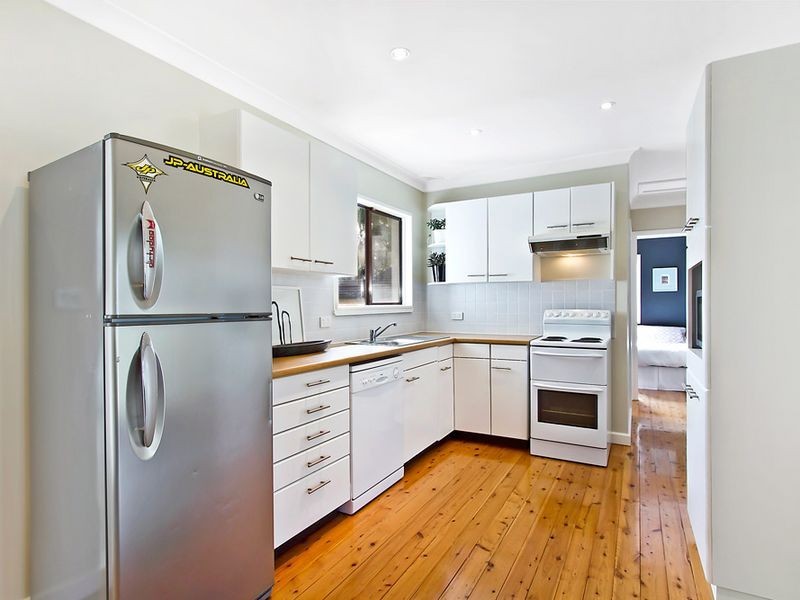 6 Macauley Rd, Bateau Bay NSW 2261