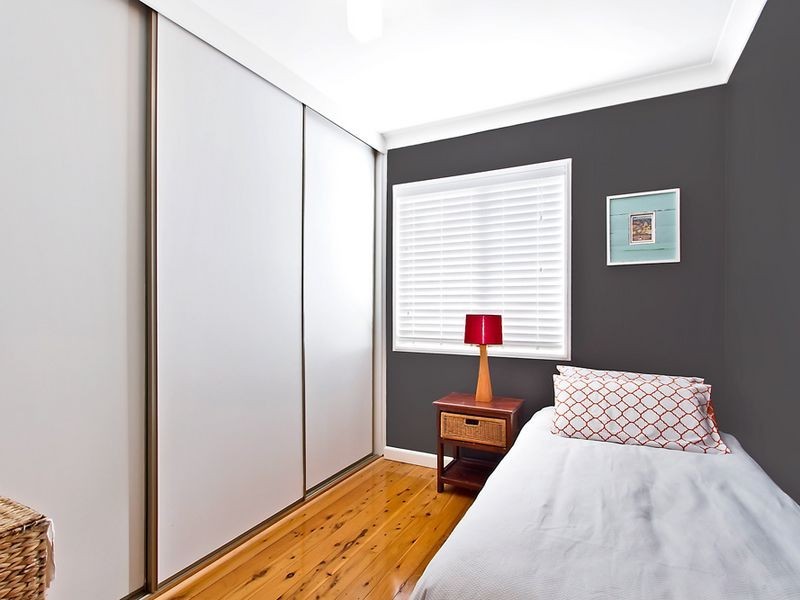 6 Macauley Rd, Bateau Bay NSW 2261