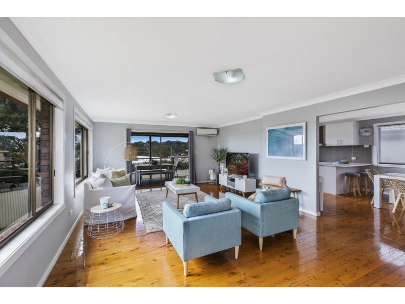 6 Vista Parade, Bateau Bay NSW 2261