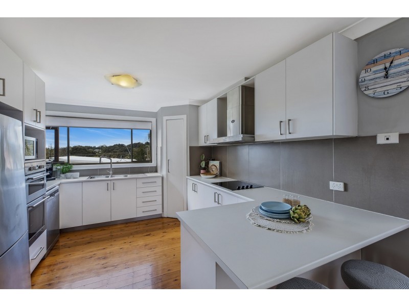 6 Vista Parade, Bateau Bay NSW 2261