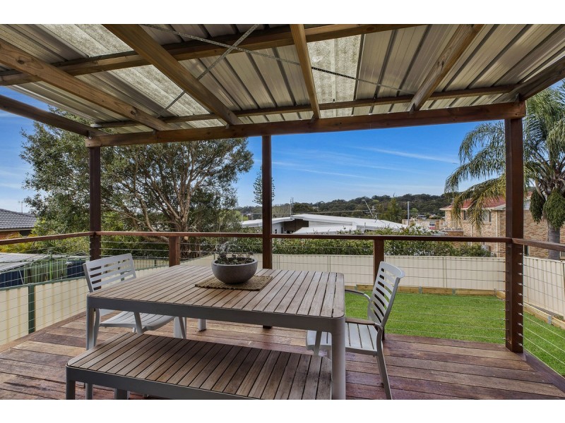 6 Vista Parade, Bateau Bay NSW 2261