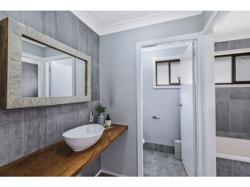 6 Vista Parade, Bateau Bay NSW 2261