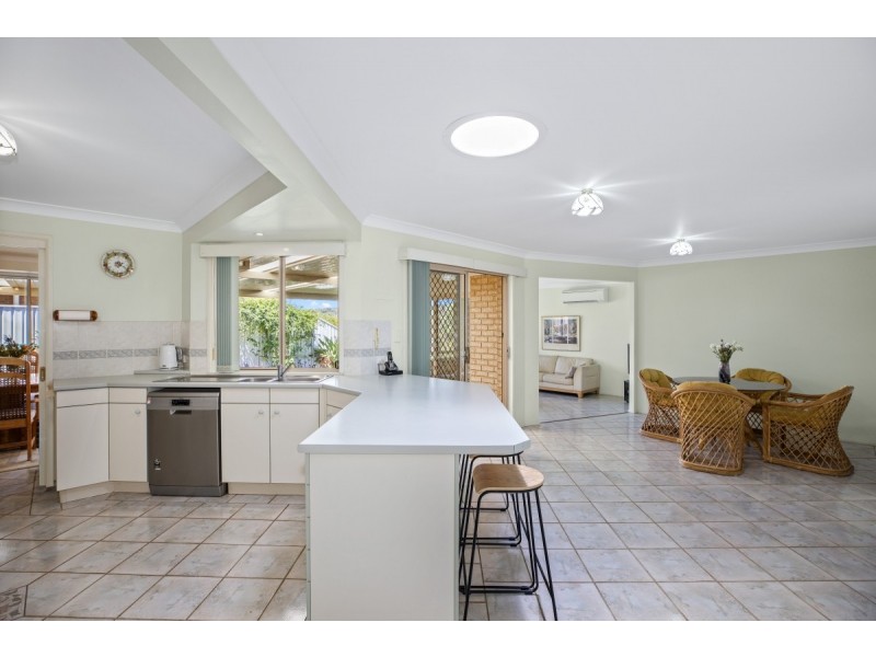 11 Walch Avenue, Bateau Bay NSW 2261