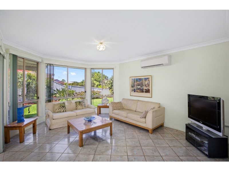 11 Walch Avenue, Bateau Bay NSW 2261