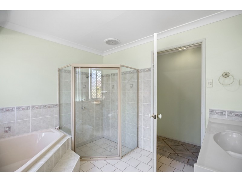 11 Walch Avenue, Bateau Bay NSW 2261