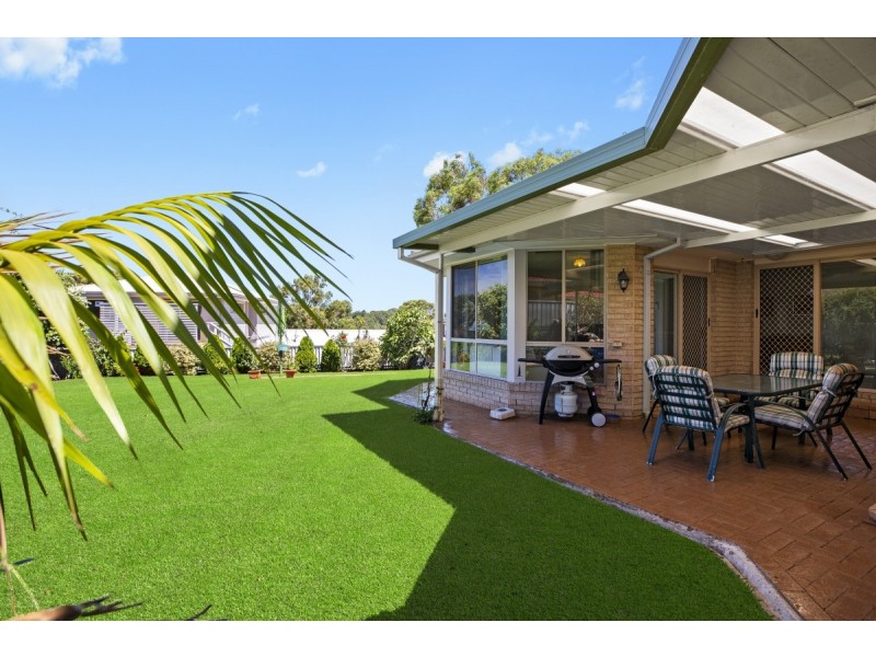 11 Walch Avenue, Bateau Bay NSW 2261