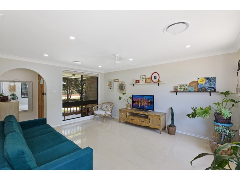 180 Cresthaven Avenue, Bateau Bay NSW 2261