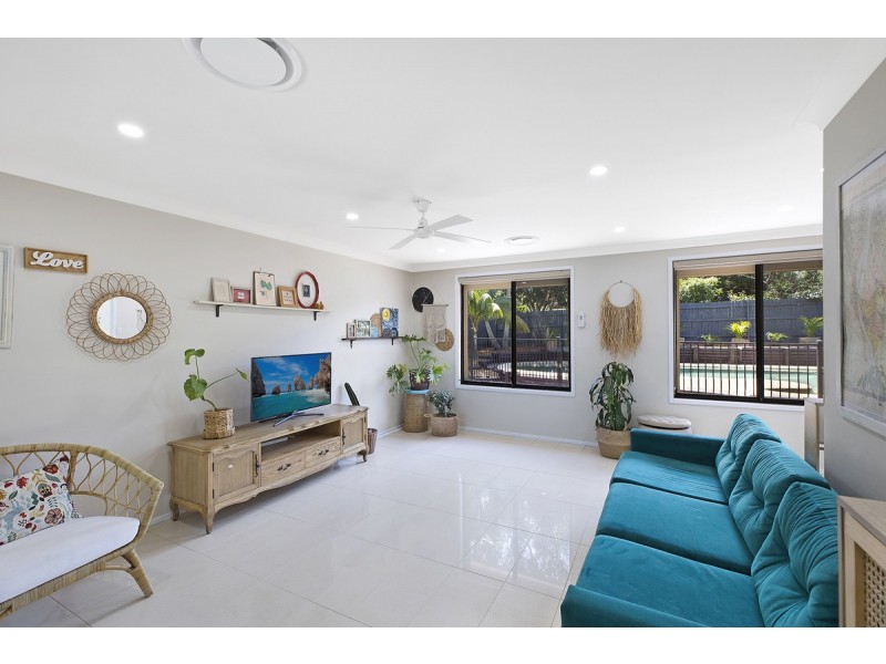 180 Cresthaven Avenue, Bateau Bay NSW 2261